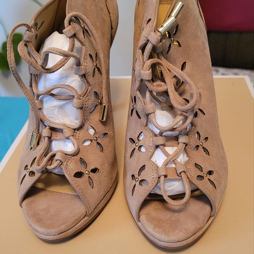 Michael Michael Kors suede cutout bootie - Picture 2 of 5